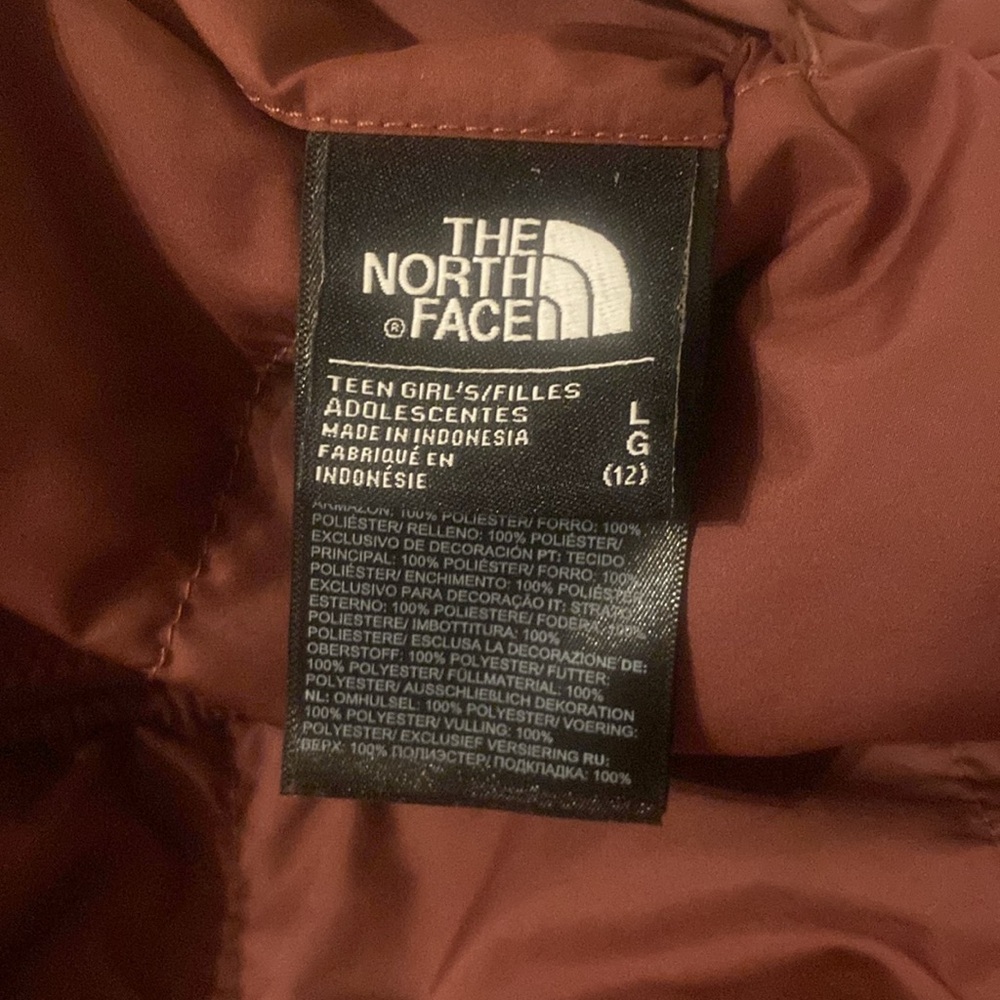 The North Face Girl’s Puffer Jacket in Rust/Burgundy - Picture 4 of 12